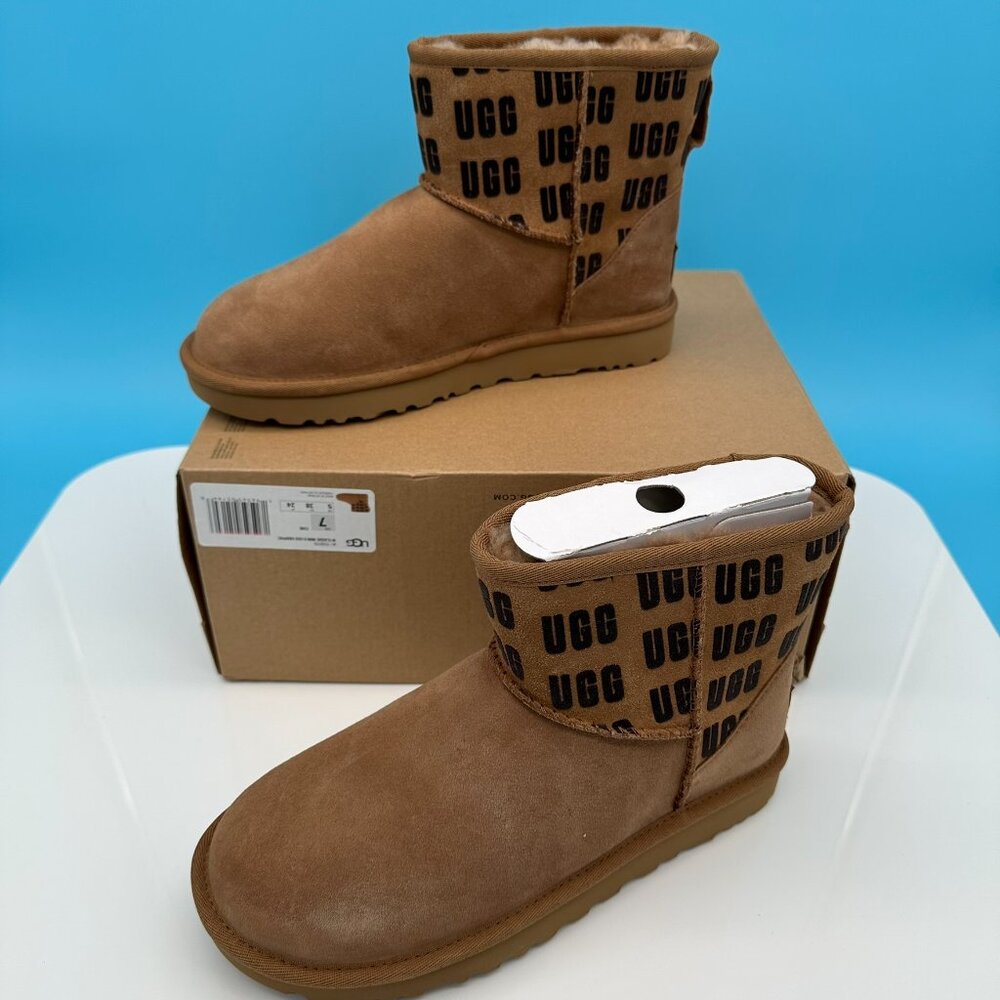 UGG Women's‎ Classic Mini II Ugg Graphic Print Sheepskin Boots, Size 7, Chestnut